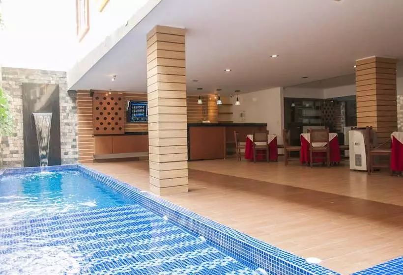 Отель Leon Dorado