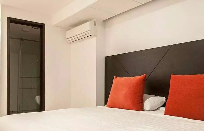 Отель Leon Dorado