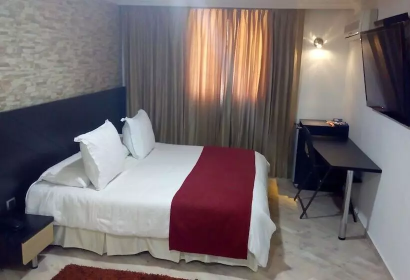 Отель Leon Dorado