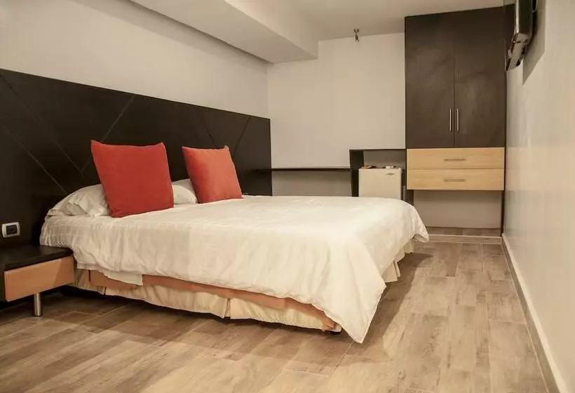 Отель Leon Dorado