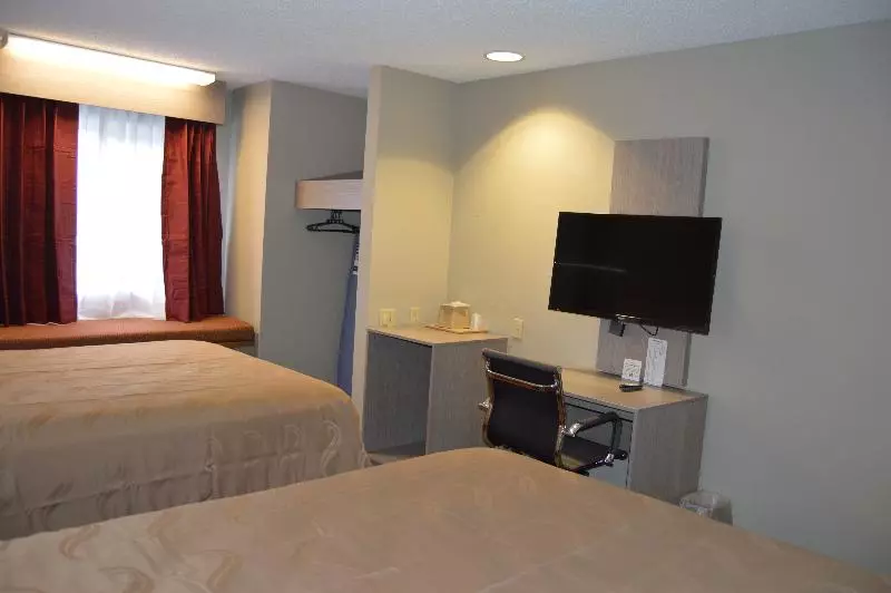酒店 Quality Inn & Suites Grove Cityoutlet Mall