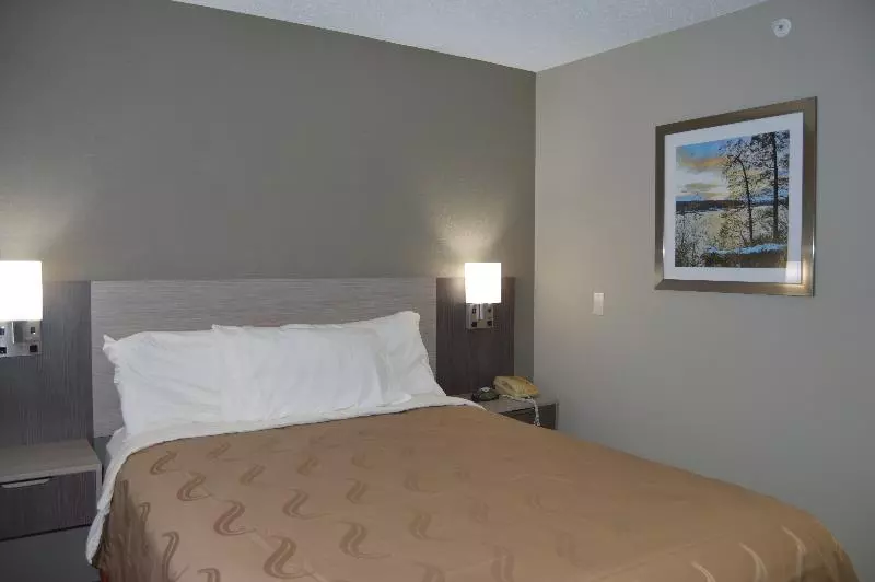 酒店 Quality Inn & Suites Grove Cityoutlet Mall