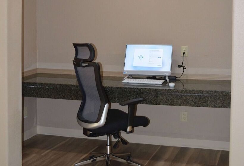 ホテル Wingate By Wyndham College Station Tx