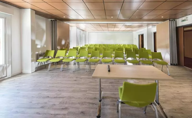 בית מלון כפרי Kyriad Tours   Joué Lès Tours