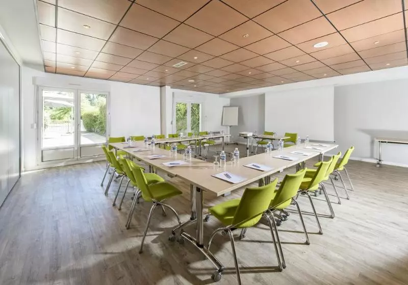 בית מלון כפרי Kyriad Tours   Joué Lès Tours