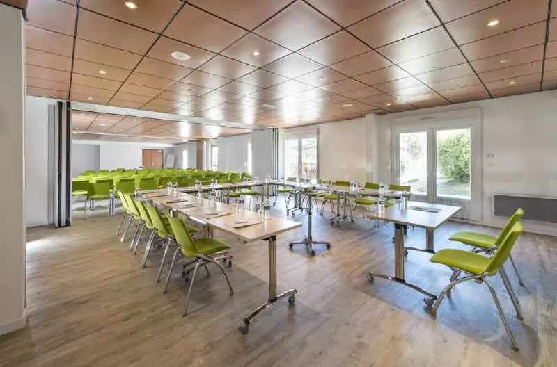 בית מלון כפרי Kyriad Tours   Joué Lès Tours