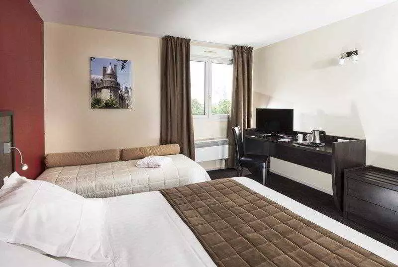 בית מלון כפרי Kyriad Tours   Joué Lès Tours