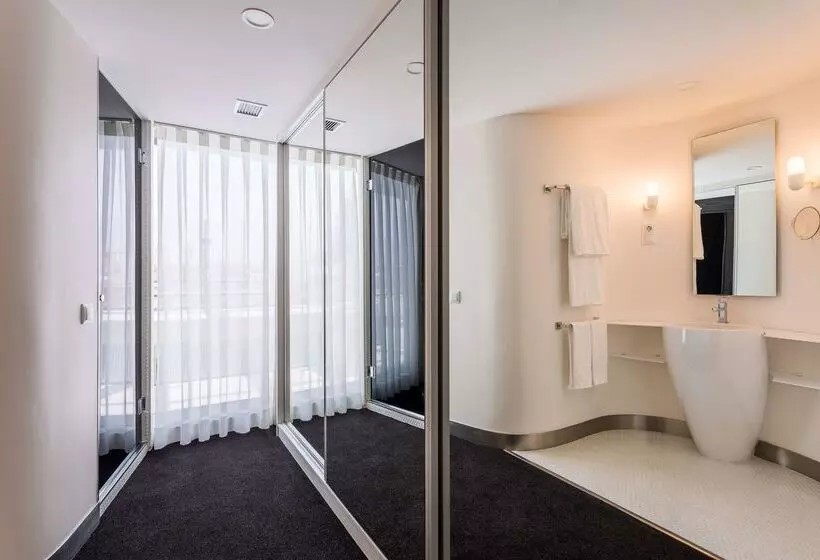 هتل Room Mate Oscar