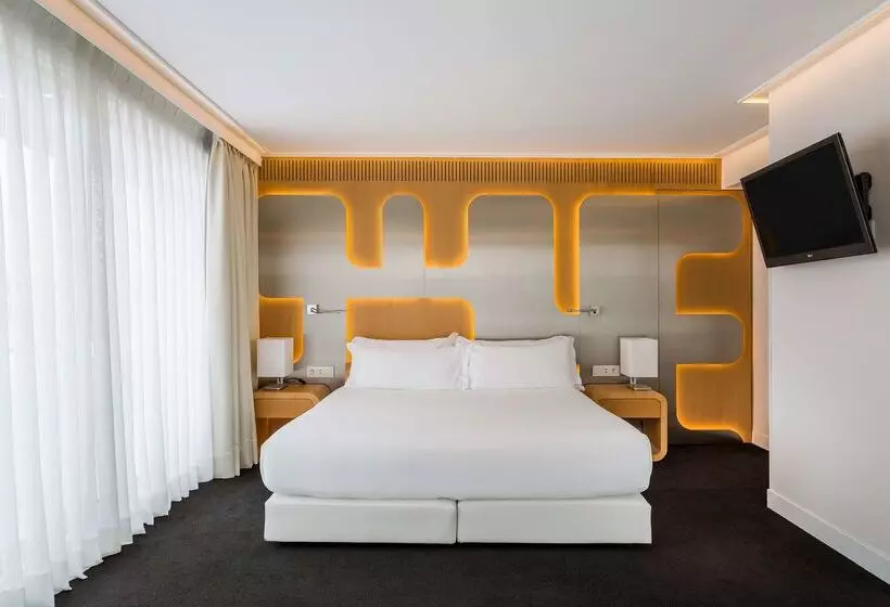 هتل Room Mate Oscar