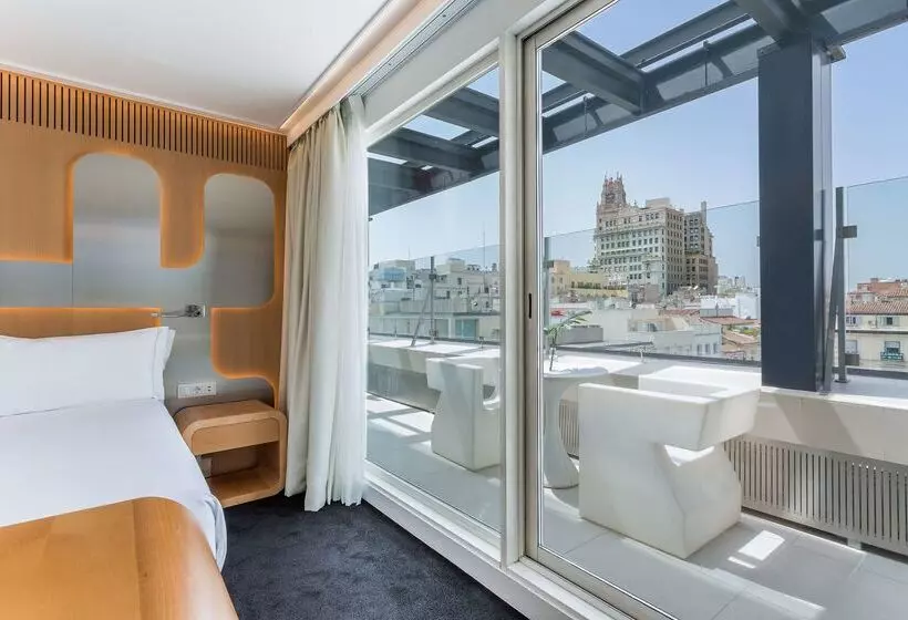 هتل Room Mate Oscar