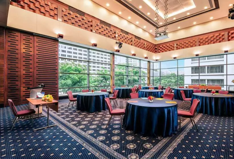 هتل Royal Plaza On Scotts