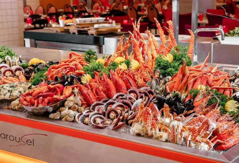 هتل Royal Plaza On Scotts