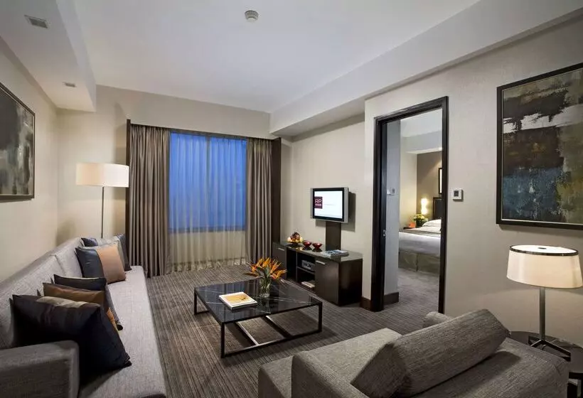 هتل Royal Plaza On Scotts