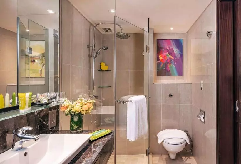 هتل Royal Plaza On Scotts