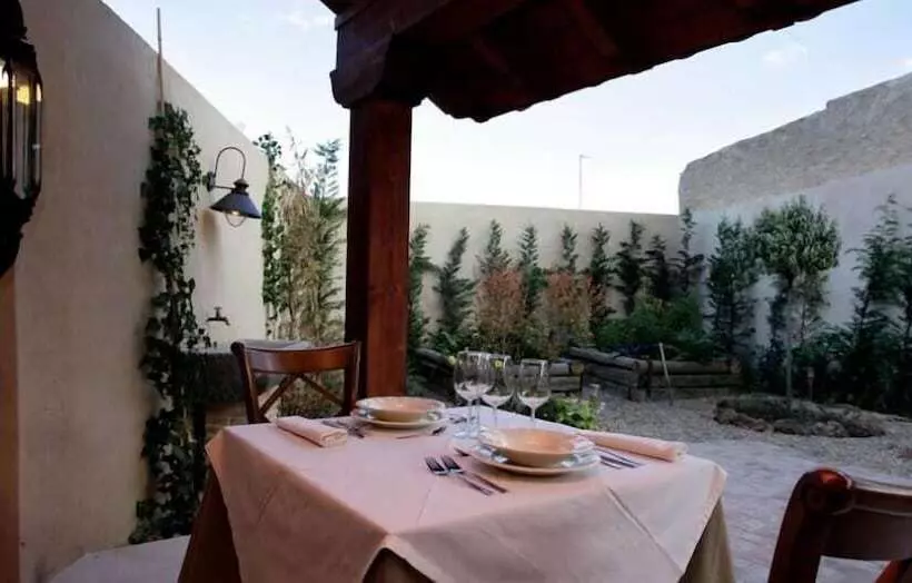 هتل روستایی Posada Los Condestables Hotel & Spa