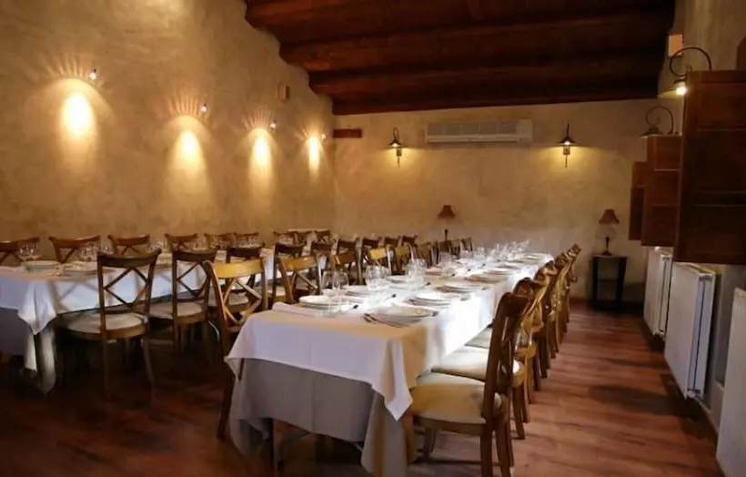 هتل روستایی Posada Los Condestables Hotel & Spa