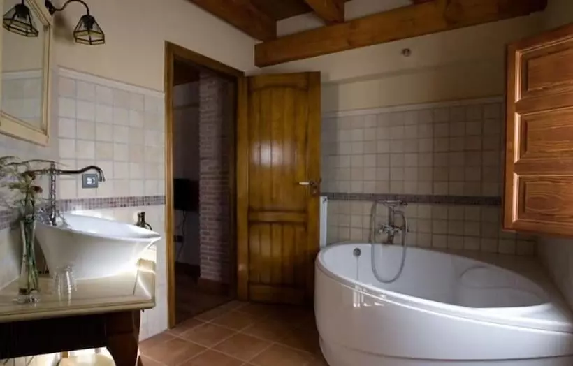 هتل روستایی Posada Los Condestables Hotel & Spa