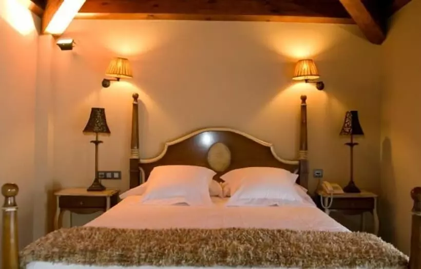 هتل روستایی Posada Los Condestables Hotel & Spa