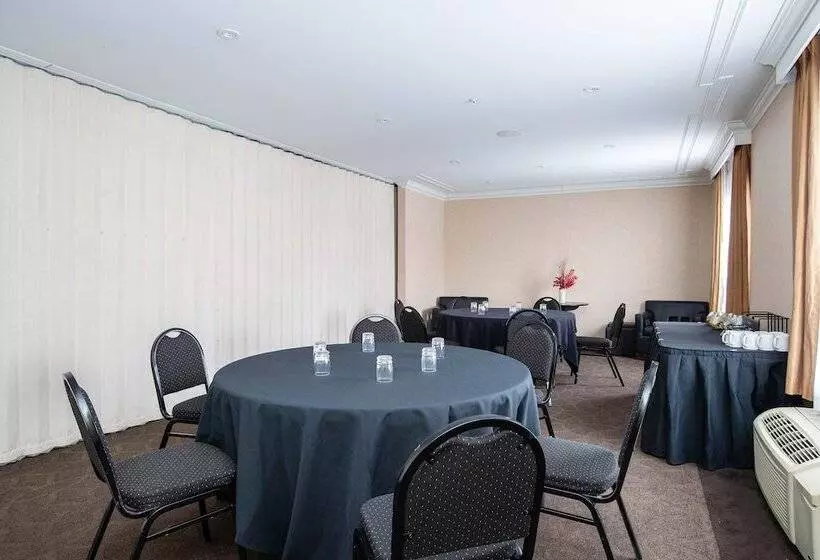 Sandman Hotel & Suites Calgary West