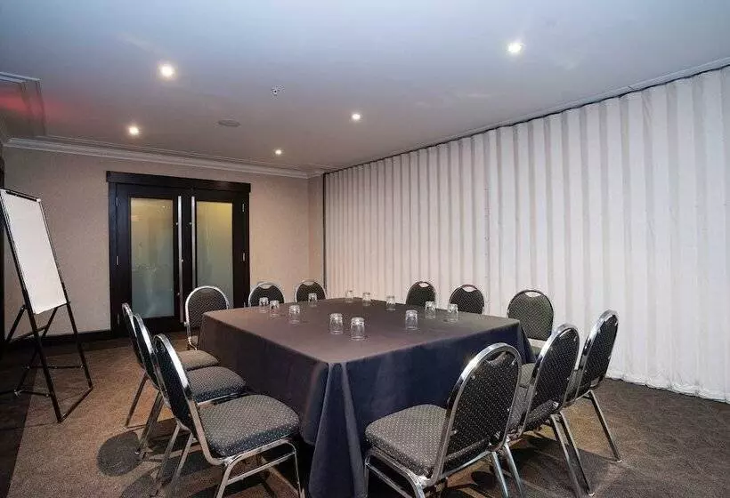 Sandman Hotel & Suites Calgary West