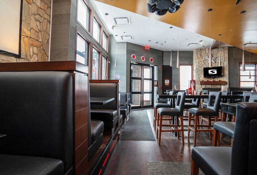 Sandman Hotel & Suites Calgary West