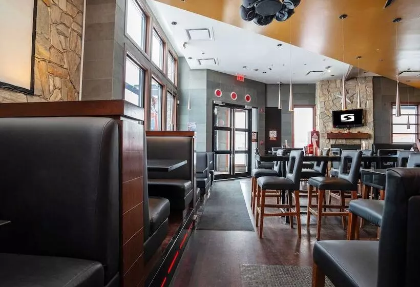 Sandman Hotel & Suites Calgary West