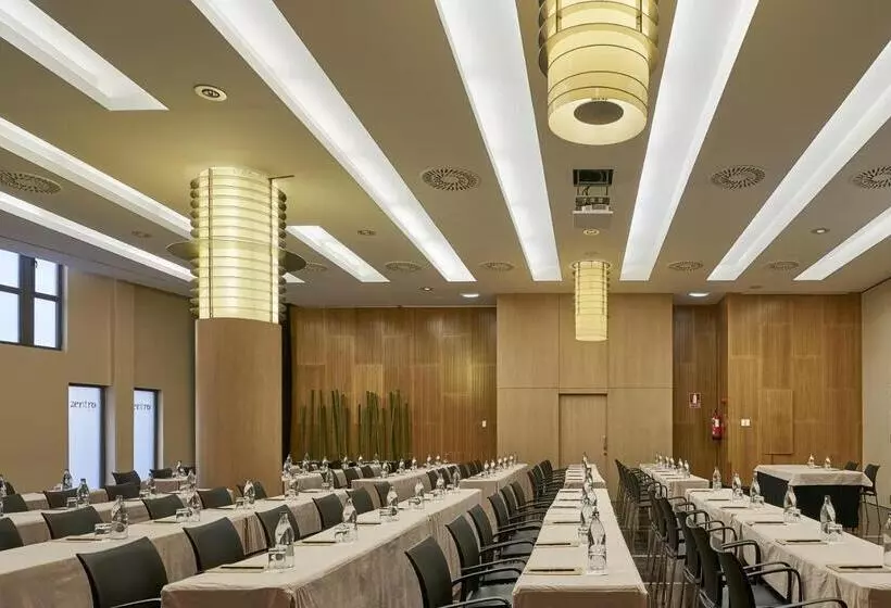 Отель Vincci Zaragoza Zentro