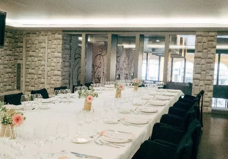 Отель Vincci Zaragoza Zentro