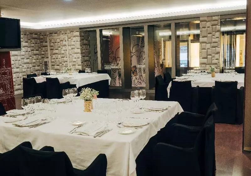 Отель Vincci Zaragoza Zentro