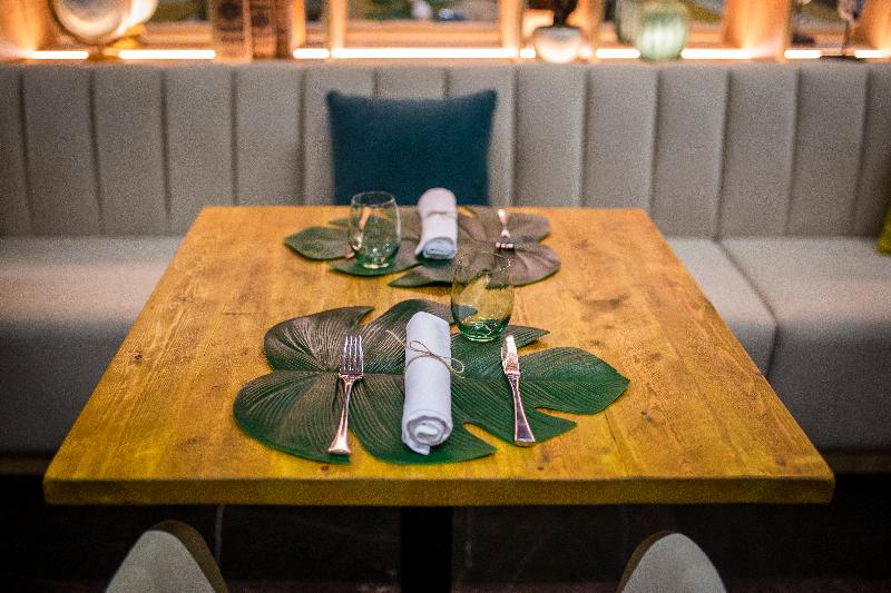 Отель Vincci Zaragoza Zentro