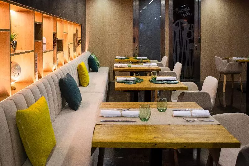 Отель Vincci Zaragoza Zentro