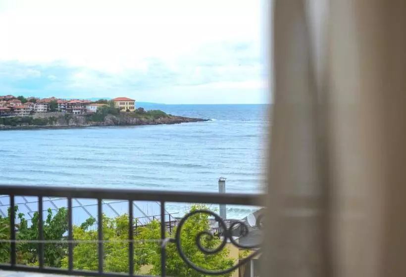 Hotelli Effect Saint Mina