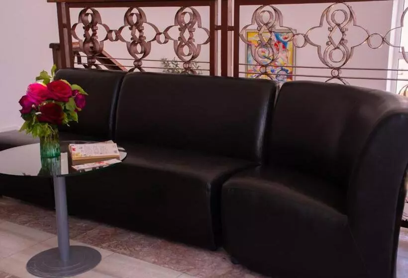 Hotelli Effect Saint Mina