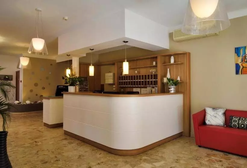 Hotelli Les Flots Bleus