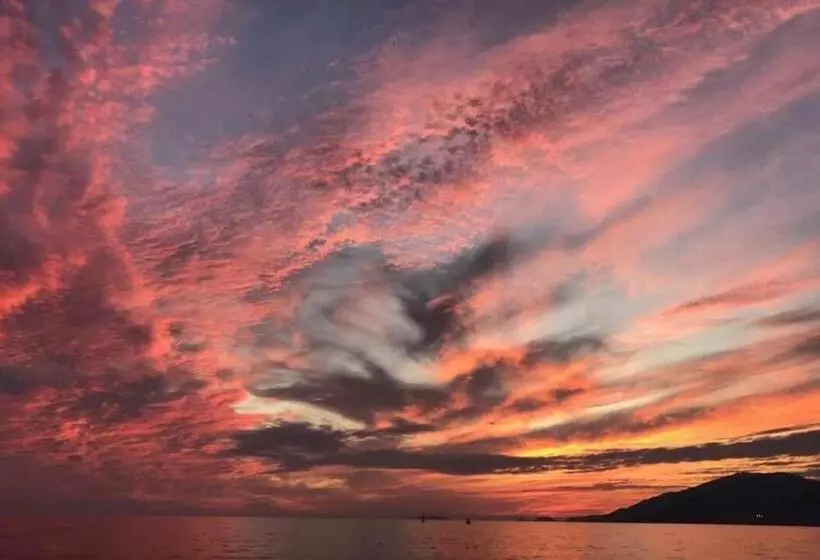 Hotelli Les Flots Bleus