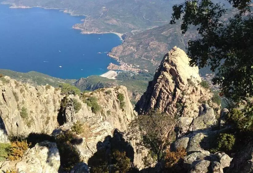 Hotelli Les Flots Bleus