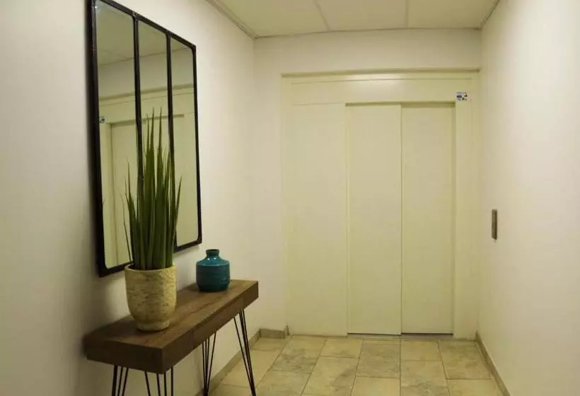 Hotelli Les Flots Bleus