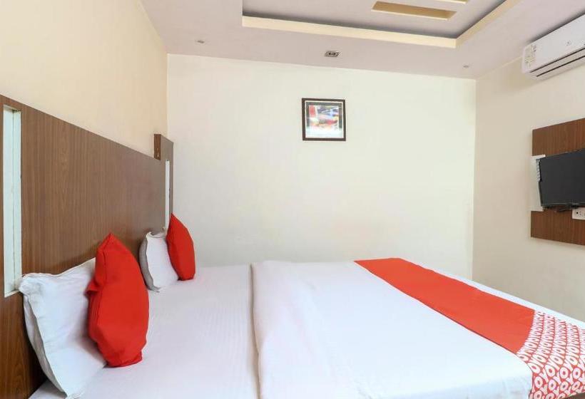 בית מלון כפרי Oyo 4710 Priya Palace