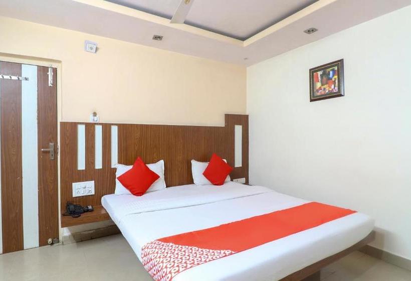 בית מלון כפרי Oyo 4710 Priya Palace