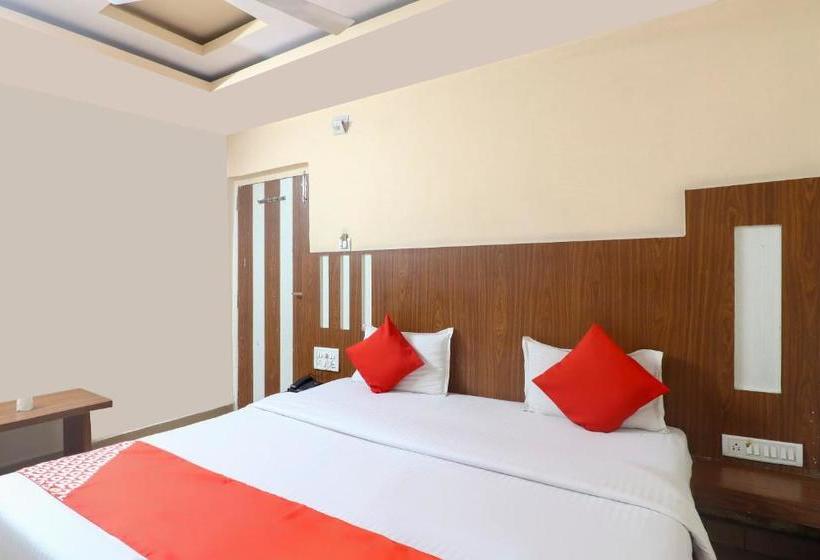 בית מלון כפרי Oyo 4710 Priya Palace