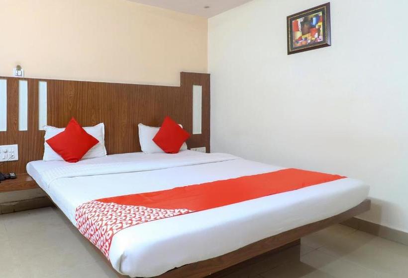 בית מלון כפרי Oyo 4710 Priya Palace