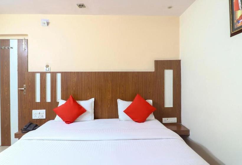 בית מלון כפרי Oyo 4710 Priya Palace