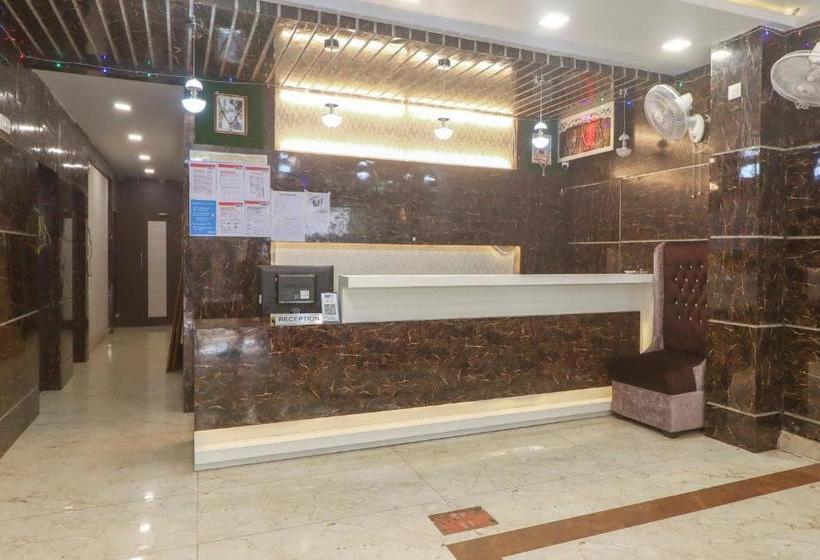 בית מלון כפרי Oyo 4710 Priya Palace