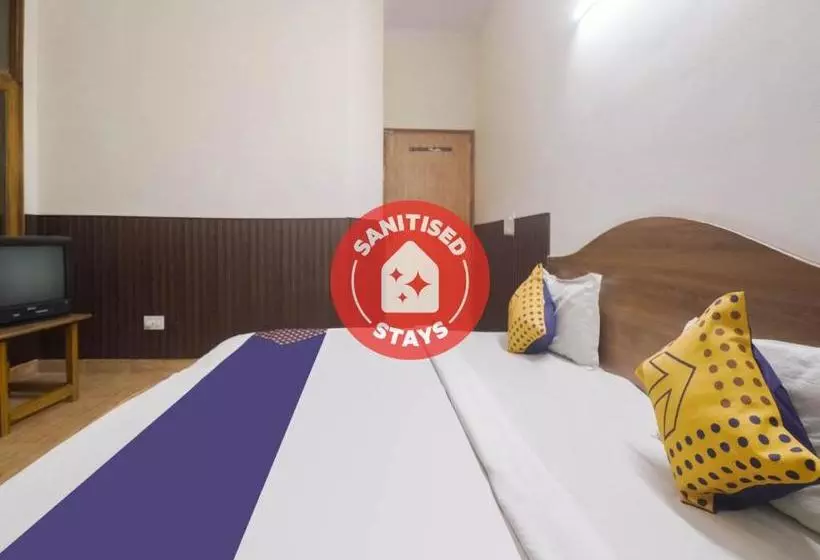 ホテル Spot On 73921 Surya Inn