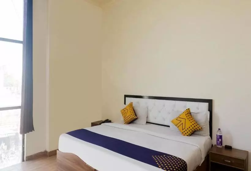 ホテル Spot On 73921 Surya Inn