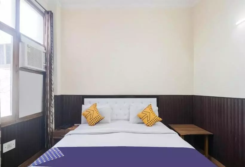 ホテル Spot On 73921 Surya Inn