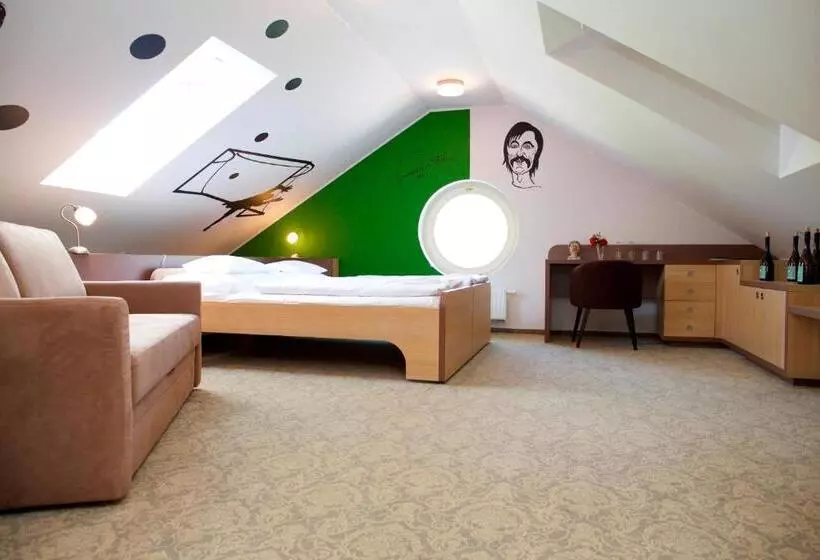 Hotelli Zamek Berchtold