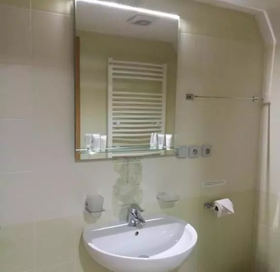 Hotelli Zamek Berchtold