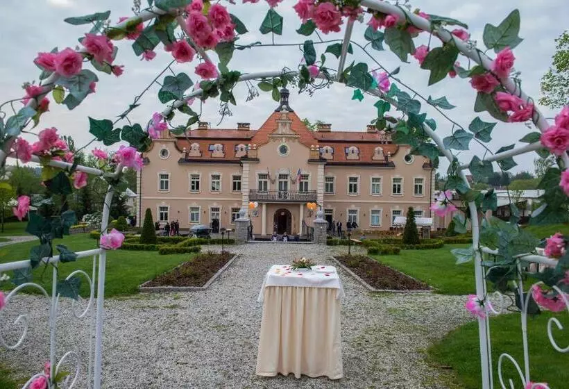 Hotelli Zamek Berchtold