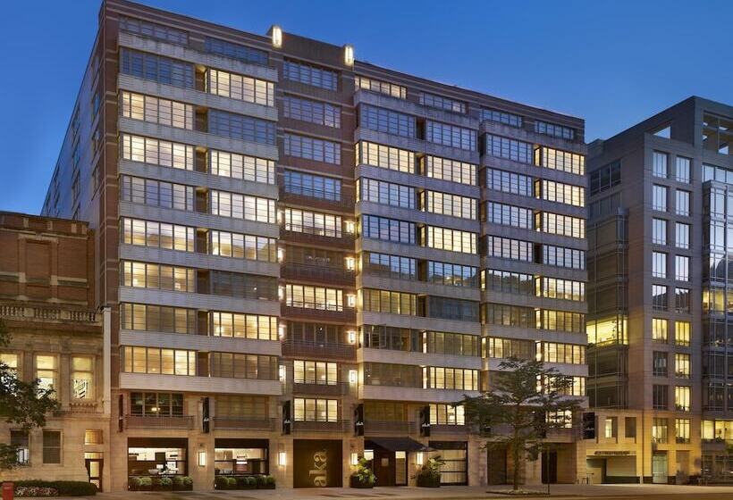 فندق Aka White House